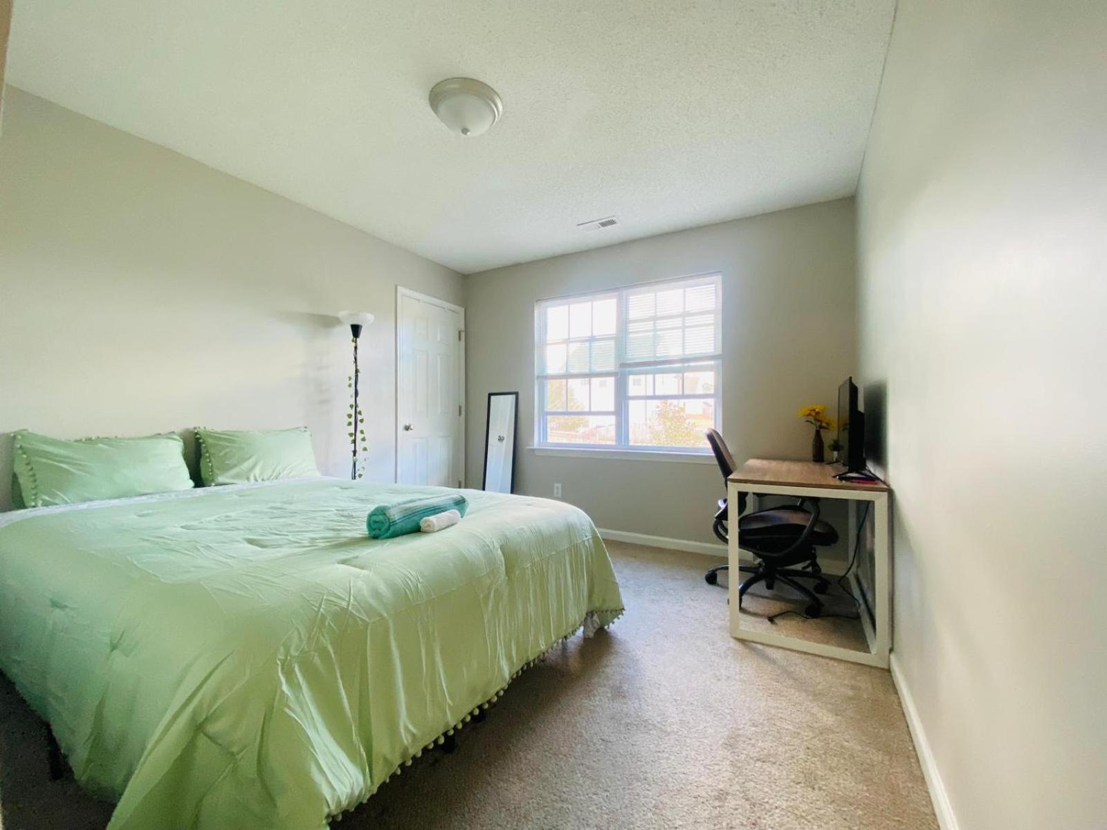 Spacious Room With Shared Bathroom رالي المظهر الخارجي الصورة