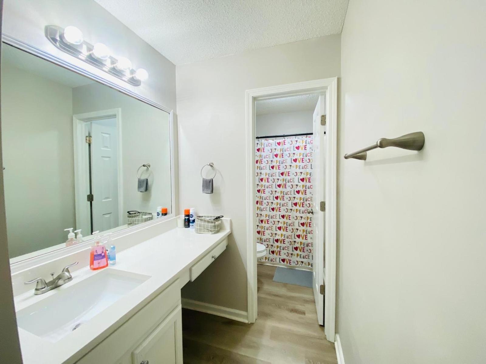 Spacious Room With Shared Bathroom رالي المظهر الخارجي الصورة